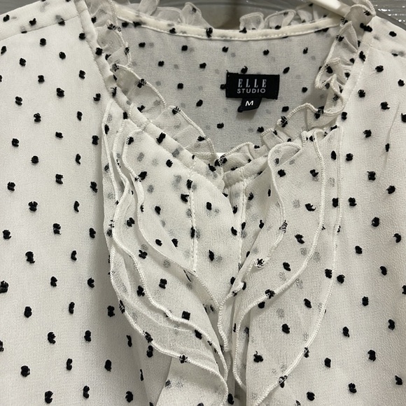 White and black dotted shirt - Picture 4 of 8
